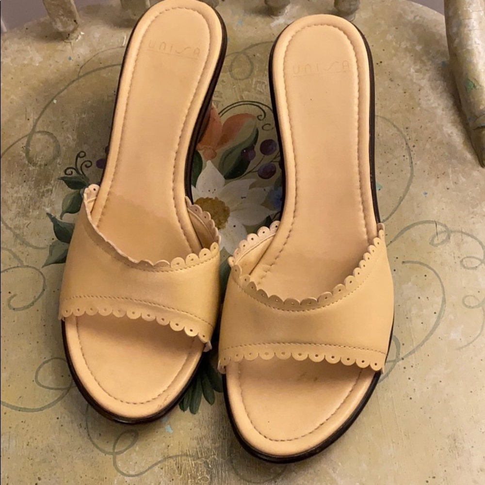 Women’s shoes
